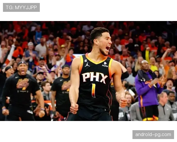 太阳挡拆配合效率下降 布克受包夹后出球选择分析